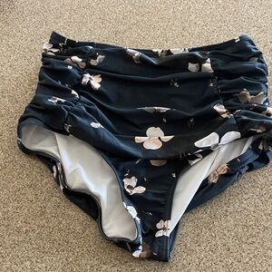 High-Waist Ruched Floral Bikini Bottoms - Navy with Cream Flowers
